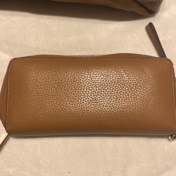 EUC Michael Kors bag and matching large wallet/wristlet - Picture 15 of 17